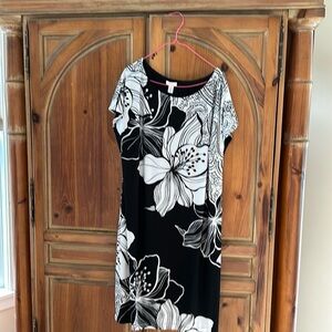 Black and white floral short sleeve dress